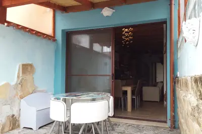 Image de Maison neuve, confortable et jolie avec cour privée, à 2 km. de la mer