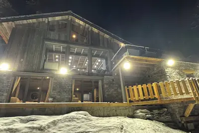 Image de Chalet de prestige, 12 personnes, sauna, jacuzzi, 100 mêtres départ des pistes