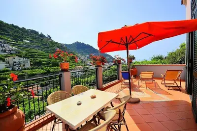 Image de Casa Fiordaliso: Un charmant appartement entouré d'un jardin d'orangers et de citronniers.