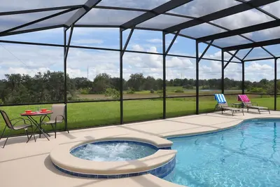 Nouveau 5 chambres à thème, 4 salles de bain piscine maison sur un seul niveau. 20 minutes à Disney