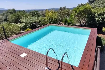 Image de Cottage familial avec piscine dans un endroit magnifique