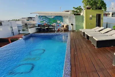 Image de Condo grand et moderne. À seulement 2 pâtés de maisons de la plage et 5th Ave, belle 2bdr 2. 5bth
