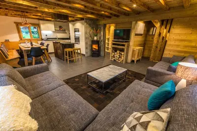 Image de Chalet de luxe à Samoëns, 4\/5 chambres, bain à remous, sauna, salle de jeux, WiFi, feu