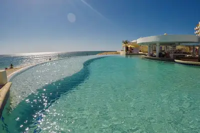 Image de Superbe villa de plage de 4 chambres sur la plage de sable à Las Palmas Beachfront Resort V10