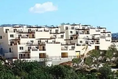 Image de Appartement Avec Piscine partagée et fantastique vue sur la mer