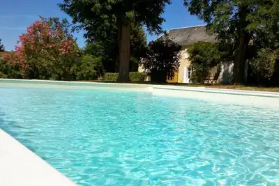 Image de Vieille maison en pierre impressionnante, entre Bergerac et Sarlat