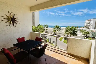 Beau Condo 2 chambres sur la mer de Cortez à Las Palmas Resort D-303a