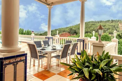 Image de Que les montagnes impress patio donnant et le bruit de l'eau dans la fontaine