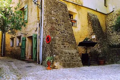 Image de L'ancienne écurie en Provence (Verte) Entrecasteaux, Var. Coast 50ms, Airport 60ms