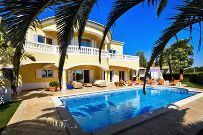 Image de Lagos, Luz - 10 x 5m, Option chauffage de la piscine, Aircon \/ Chauffage, Wifi Gratuit, Tv satellite