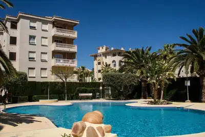 Image de Appartement avec piscine communautaire et la montagne