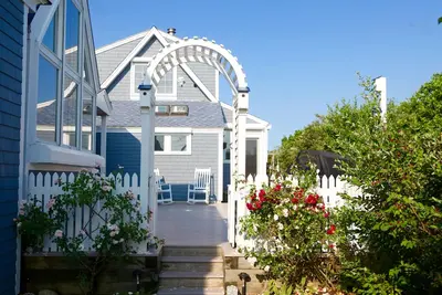 Image de Vue à vol d'oiseau de la baie de Cape Cod. Accueil Waterfront avec plage privée.
