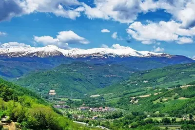 Image de Belle maison avec piscine privée au coeur de la nature, entre mer et montagne