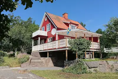 Image de Maison de vacances dans le Småland avec un bateau d'aviron, kayak et une grande véranda, Tjust Skärgård