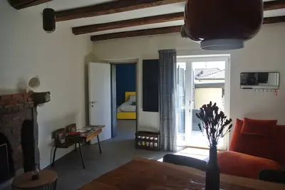 Image de Notre appartement, mélange d'ancien et de design, se trouve au pied du mont lema