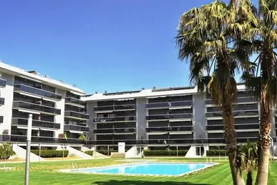 Image de Costa Brava Proche De La Mer Avec Piscine