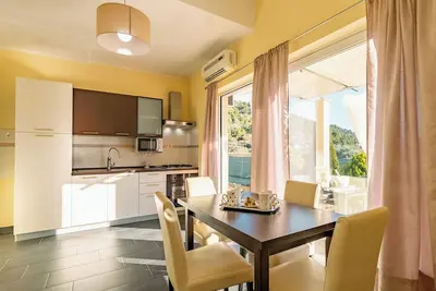 2bd moderne, lumineux et confortable avec terrasse privée