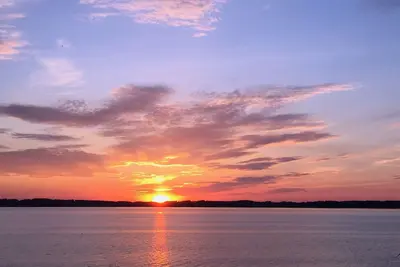 Image de Plage De Sable Blanche De 120 ', Sur East Grand Traverse Bay, Couchers De Soleil Spectaculaires