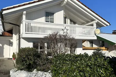 Image de Maison de vacances moderne près du Chiemsee avec une belle vue sur la montagne