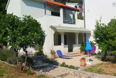 Image de Maison avec jardin privé avec barbecue et vue sur mer, Près de la plage
