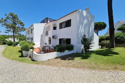 Maison de ville mitoyenne de 3 chambres à coucher à Vale do Lobo