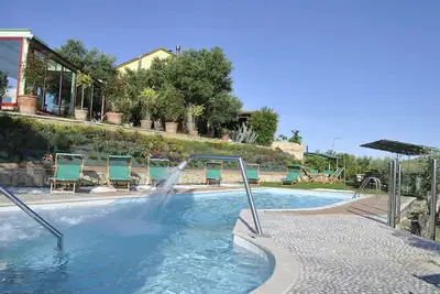 Image de Villa de luxe - vignobles, 14 personnes, piscine chauffée et spa, cuisinier gratuit, vin gratuit