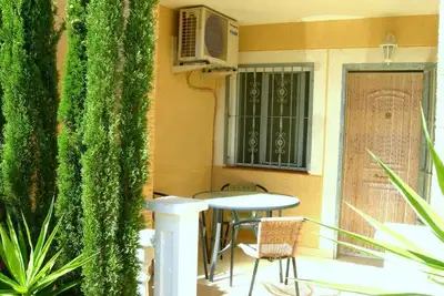 Image de Le bungalow de haute qualité dans une pinède, à seulement 5 minutes à pied de la plage