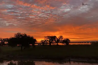 Image de Ocean Springs \/ Biloxi Area 4 Br 4 Ba 4, 900 Sf W \/ 3 Car Gar On The Bay W Views