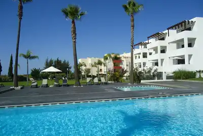 Image de Appartement Luxueux, Jardin Exotique, Piscine, Calme. . .