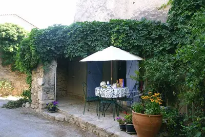 Image de Provence : maison en hameau chaloureux avec airco