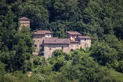 Image de 15e siècle Maison-tour avec vue sur la montagne