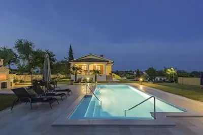 Image de Belle villa neuve avec piscine