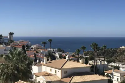 Image de Bel appartement avec de superbes vues sur l'océan, la marina et le coucher de soleil. Super endroit