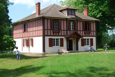 Image de Grande maison familiale avec parc, orangerie, dépendance au calme.