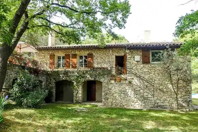 Image de Maison provençale, \"Aix à la campagne\" en site boisé classé