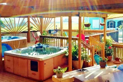 Image de Sur L'ĂŽLE Sur L'Eau Sur Le Pont-Piscine Hot Tub Bar / Grill Wifi 210-3921151