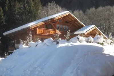 Image de Chalet de charme pour 8 personnes, , accès direct aux pistes des Esserts