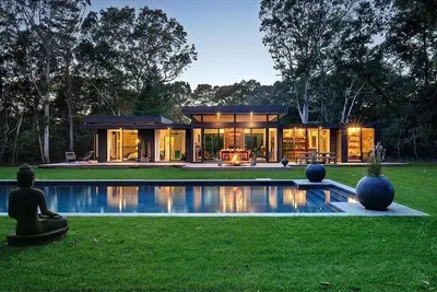 Image de Impeccablement conçue moderniste Amagansett maison - Publié dans Elle Decor