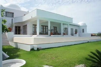 Image de Propriété de luxe dans un paradis tropical avec vue splendide sur l'océan