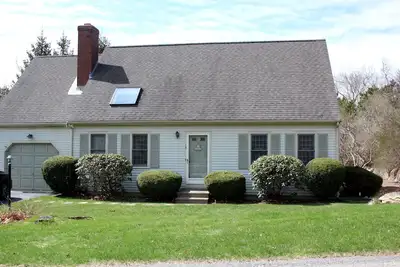 Image de 3 Br Cape - court trajet en voiture Ă Corporation & Mayflower - A \/ C, Wi-Fi, linge de maison inclus