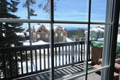 Image de Maison de ville haut de gamme au centre du village avec accès skis aux pieds.