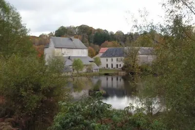 Image de Gîte 9 personnes sur domaine de 43 hectares avec un étang poissonneux de 3 ha