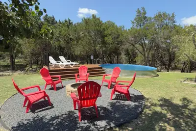 Image de 4br Cabane en rondins, équipements modernes, près du lac7 acres privé, foyer, salle de jeux, 2ki