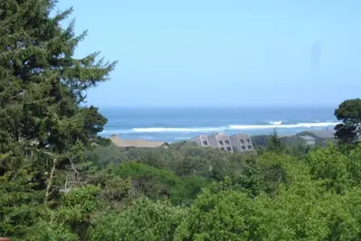 Image de Salishan vue sur l'océan à la maison avec une grande terrasse