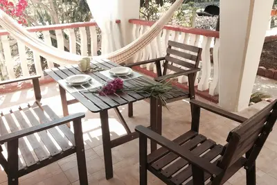 Image de Appartement dans villa face à la mer