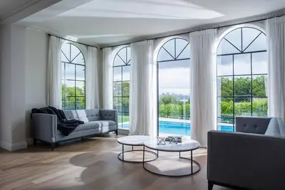 Image de Kambala - Maison de luxe avec vue sur le port