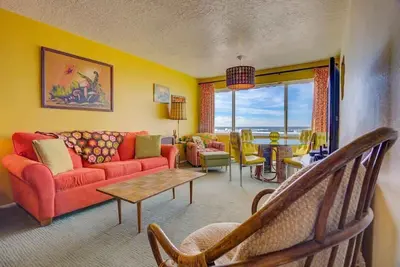 Image de Aller Funk Yourself dans «Crevettes papa\" - Cool 1970 Retro Condo sur la plage!