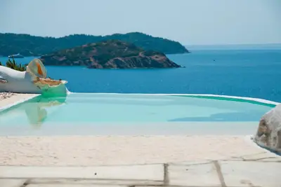 Dream Property Beach, Pool, Jacuzzi à seulement 5 min d'une plage isolée