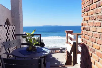 Image de Spacieux condo bord de mer avec accès privé à la plage