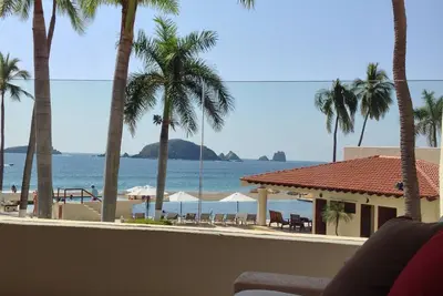 Image de Luxury Beachfront 3br 2ba privée, magnifique océan Vues